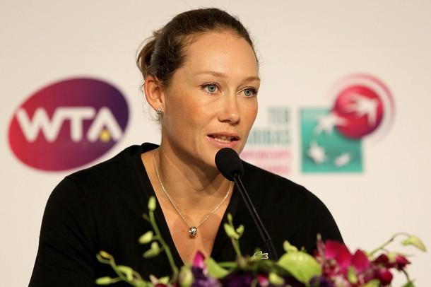 Stosur

- İstanbul'da korta çıkacak isimler arasında bu sezon Grand Slam şampiyonluğu kazanan 3 raketten biri Samantha Stosur. Dünya sıralamasında 6. sırada yer alan 1984 doğumlu Avustralyalı yıldızın bu sezon elde ettiği ABD Açık şampiyonluğu, kariyerinde kazandığı tek Grand Slam zaferi. 4Grup: Beyaz