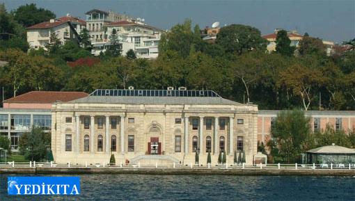 Sultan Abdülaziz'in Hal edilmesinden sonra götürüldüğü ve aşağılamaya maruz kaldığı günümüzde restoran olarak kullanılan Feriye Karakolu...