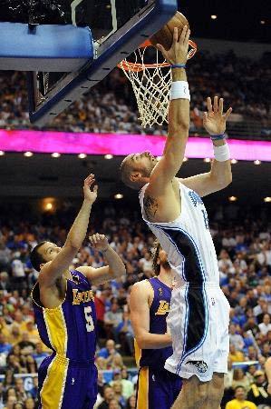 ABD Profesyonel Basketbol Ligi (NBA) final serisinde, beşinci maçta deplasmanda Hidayet Türkoğlu'nun da formasını giydiği Orlando Magic'i 99-86 mağlup eden Los Angeles Lakers, şampiyon oldu.