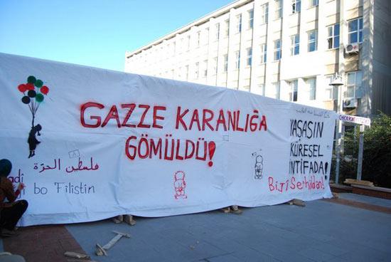 Gazze karanlıkta, Boğaziçi ayakta!