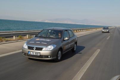 Renault, piyasaya çıkarmaya hazırlandığı yeni Symbol'ün yakıt testini Türkiye'de gerçekleştirdi.