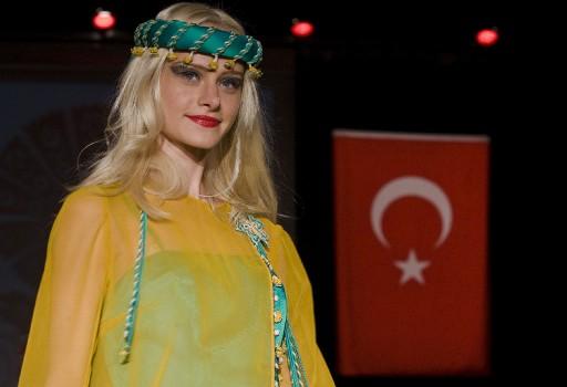 Ankara Olgunlaşma Enstitüsü tarafından, ABD'nin New York kentinde düzenlenen defile büyük beğeni topladı.