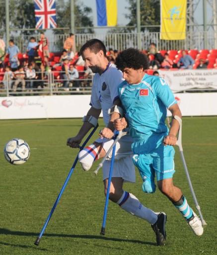 2. Avrupa Ampute Futbol Şampiyonası'nda, Rusya'ya 2-0 yenilen Türkiye, averajla ikinci olmayı başardı.