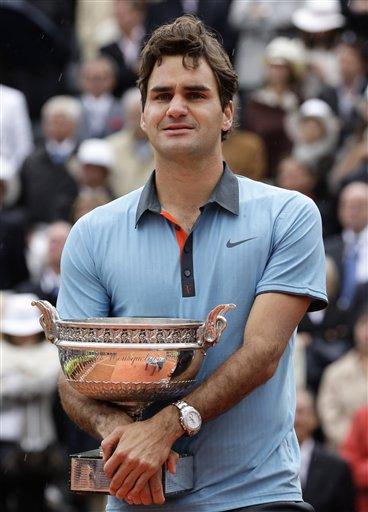 Roland Garros'u hiç kazanamamış 13 Grand Slam şampiyonu Roger Federer, hayatının en büyük hayalini gerçekleştirip daha önce 3 kez finalde Nadal'a yenildiği Fransa Açık'ta şampiyon oldu...