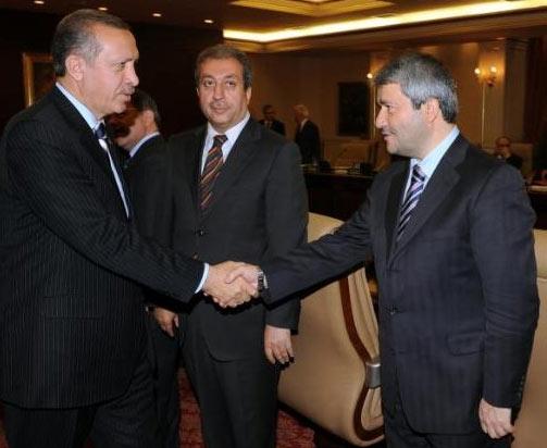 Bakanlar Kurulu, Başbakan Recep Tayyip Erdoğan başkanlığında toplandı. Toplantıya, yeni göreve başlayan bakanlar da katıldı. 27 koltuklu ilk Bakanlar Kurulu'ndan ilk kareler: