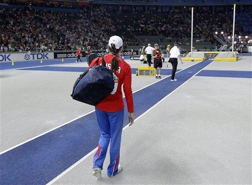 Rekorlarıyla 6 yıldır kadınlar sırıkla atlamada dünyanın bir numarası olan Rus sporcu Yelena Isinbayeva dün 4.75 ve 4.80 ile denediği atlayışlarda başarılı olamadı.