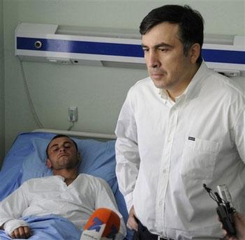 Gürcistan Cumhurbaşkanı Mihail Saakaşvili Gori'de korku dolu anlar yaşadı.