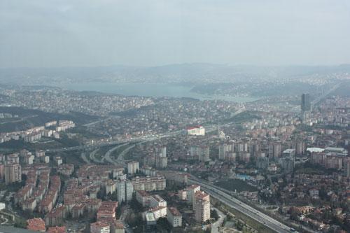 Sapphire'den iki boğaz köprüsünü de görmek mümkün...