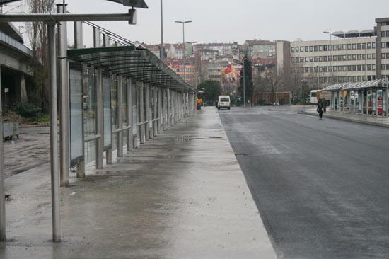 Kadıköy'ün kalbine inen yolun sonu... Burası Söğütlüçeşme.