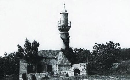 Emeviler döneminde ortaya çıkan muvakkithaneler, Osmanlılarda özellikle İstanbulun fethinden sonra yaygınlaştı. Şehr-i Şehirde ilk inşa edilen muvakkithane, 1470 tarihli Fatih Camii Muvakkithanesi en meşhuru ise Bayezid Camii Muvakkithanesiydi. Evliya Çelebi bu ünün, muvakkithane saatlerinin çok dakik olmasından ileri geldiğini söylüyor. Teşvikeye, Yavuz Selim, Fatih, Şehzade, Eminönü ise İstanbulun diğer meşhur muvakkithanelerdendi.