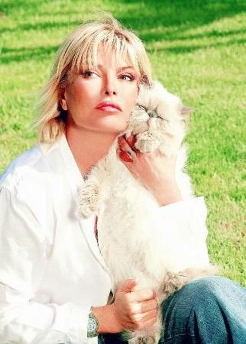 Ajda PEKKAN: 19uncu kez masaya yatacak olan Ajda Pekkanın estetikleri arasında burun ve dudak ameiyatları yer kaplıyor.
