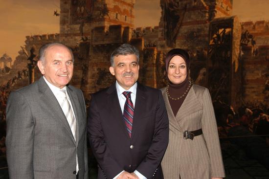 Cumhurbaşkanı Abdullah Gül ve eşi, Panorama 1453 Tarih Müzesini ziyaret etti. Gül'ün gördüğü tablodaki heyecanı yüzüne yansıdı.