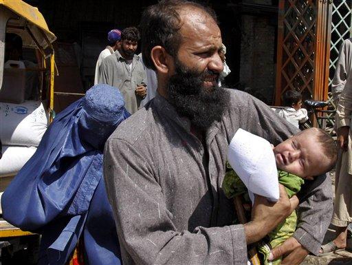 Pakistan ordusunun Taliban militanlarına yönelik saldırıları sürerken bölgeyi terk eden 500 bin kişiyi aşkın sivil zor şartlarda hayatta kalma mücadelesi veriyor.