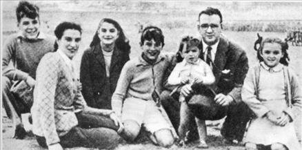 Tüm hayatı boyunca yakasını bırakmayacak olan astım hastalığına rağmen ele avuca sığmaz bir çocuk olarak büyüdü