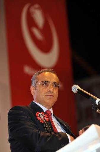 Helikopter kazasında hayatını kaybeden BBP Genel Başkanı Muhsin Yazıcıoğlu'nun yerine bugün yeni genel başkan seçiliyor. Kongrede, Yalçın Topçu ve Tuna Koç yarışıyor.