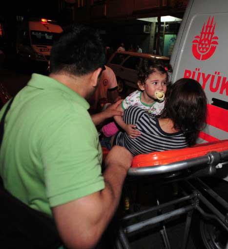 Yaralı annenin direnci görenleri kendine hayran bırakırken asıl mesaj insanlığı paniğe düşürmek isteyen teröristlere gidiyordu