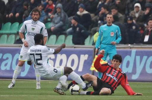 Super Lig'de Denizlispor, Gaziantepspor'u 2-0 yendi.