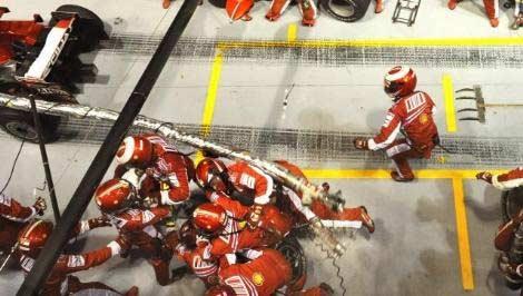 Formula 1'in 15. yarışı olan Singapur Grand Prix'sinde, Yarışı birinci sırada götüren Ferrari pilotu Felipe Massa pistlerde ender rastlanan bir hata yaptı.