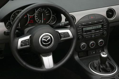 Dünya'nın en çok satan iki kişilik spor otomobili Mazda MX 5