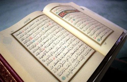 <b>Mutlak kudret ve tesir sahibi Allah'tır</b>
<br><br>
İnsanı sebeplere sarılmaktan alıkoyan uğur ve uğur¬suzluk anlayışı, Hz Peygamber'in tebliğ ettiği İslâm'a ters düşmektedir. Çünkü İslâm'da insanın iradesi, gücü ve teşebbüsü sorumluluğun temelini oluşturur. Uğursuzluk inancının yasak kılınmasındaki asıl sebep de buna inanan kişinin, kendi irade ve gücünü inkâr yanında, tesir etmeyi ve yaratmayı Allah'a değil, bizzat uğursuz saydığı varlığa nispet etmesidir. (İlmihal Diyanet Vakfı, 11/149)