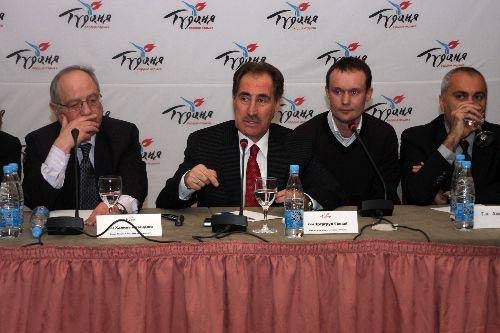 G&uuml;nay: Ruslar, T&uuml;rkiye'ye gelen en k&uuml;lt&uuml;rl&uuml; turistler   
K&uuml;lt&uuml;r ve Turizm Bakanı Ertuğrul G&uuml;nay, Rusya'nın başkenti Moskova'da temaslarda bulundu. Metropol Oteli'nde basın toplantısı d&uuml;zenleyen G&uuml;nay, Rusya ile her alanda ilişkilere &ouml;nem verdiklerini belirtti. (CİHAN/Yaşar Niyazbayev)