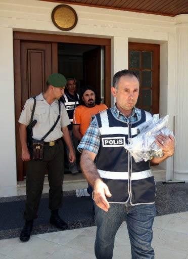 Sinan Aygün, Ergenekon soruşturması kapsamında gözaltına alındı. Aygün'ün evinde arama yapıldıktan sonra ATO'ya götürüldü.