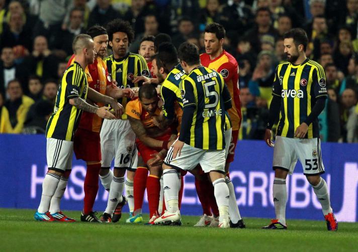 *Galatasaray'ın Fenerbahçe karşısında Kadıköy'de aldığı 1 puan, Galatasaray camiasında büyük sevinçlere yol açtı.