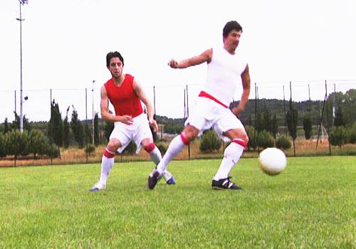 Türk futbolunun yıldızları Ertuğrul Sağlam, Emre Belözoğlu ve Nihat Kahveci bir program için aynı sahada buluştu.