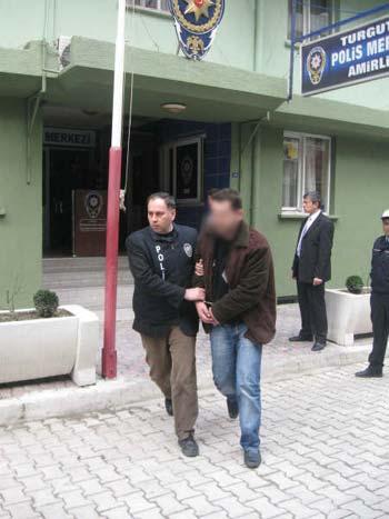 Manisa Müdürlüğü Asayiş Şubesi ile Turgutlu İlçe Emniyet Müdürlüğünün ortaklaşa düzenledikleri Pelez Altın şebekesi operasyonunda 19 kişi göz altına alındı.