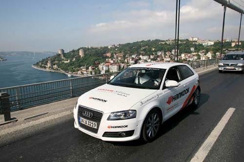 Gerhard Plattner, Audi A3 ile 72 saatte üç kıtayı kat ederek bir dünya rekoruna imza attı.