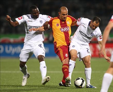 Geçen hafta şampiyonluğa havlu atan G.Saray, UEFA umutlarını sürdürmek istiyordu. Ancak Hacettepe hesapları alt-üst etti.