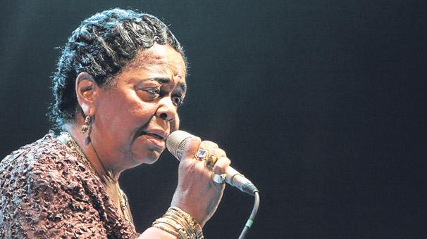 <p>Cesária Évora