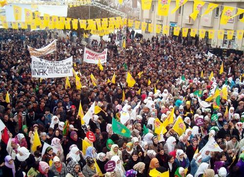 Demokratik Toplum Partisi (DTP) Genel Başkanı Ahmet Türk, 29 Mart'ta yapılacak olan seçimlerin demokrasi, özgürlük ve barış isteyen Kürt halkı için çok önemli olduğunu belirtti.