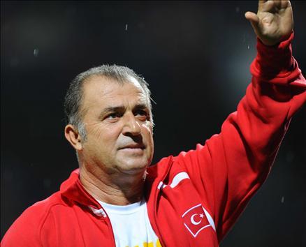 Türkiye hazırlık maçında Fransa ile karşılaştı. 10 kişi tamamladığımız maçta İbrahim Üzülmez'in kendisini sollayan Anelka'yı indirmesi sonucu kazanılan penaltıdan Benzema'nın golü skoru belirledi..