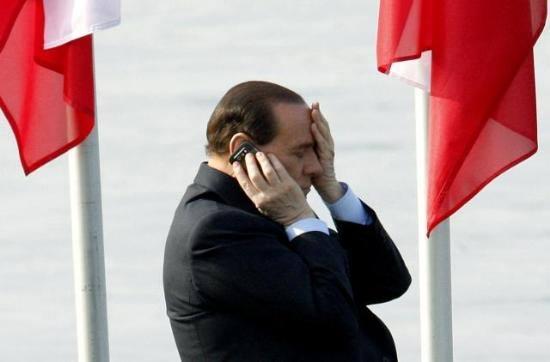 İtalya Başbakan Silvio Berlusconi, Başbakan Recep Tayyip Erdoğan ile görüştüğü için NATO'nun aile fotoğrafına katılamadı.