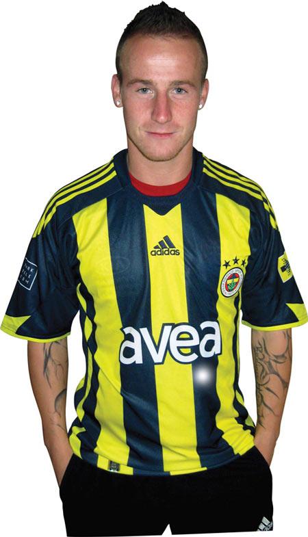Sarı-lacivertlilerin 4 yıllığına renklerine bağladığı Stoch, Slovakya Milli Takımı'nın formasıyla 2010 Dünya Kupası'nda mücadele ederken Fenerbahçe Dergisi için çubuklu formayla da poz verdi.