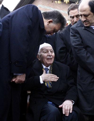 Kalp krizi sonucu vefat eden işadamı Hasan Kalyoncu (59) için düzenlenen cenaze töreni Cumhurbaşkanı Abdullah Gül-Necmettin Erbakan buluşmasına sahne oldu.