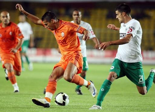 Baros, Kocaelispor karşısında attığı 2 golden sonra Konyaspor'a da aynı tarifeyi uygulayarak 4. golüne ulaştı.