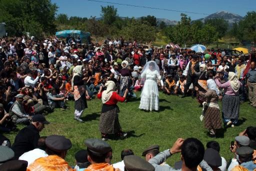 Kışı Ege ve Akdeniz sahillerinde geçiren Yörüklerin yaylalara göçü başladı. Yörükler, zorlu yolculuk öncesi Muğla'nın İkizce yaylasındaki şenlikte, ''Geleneksel Yörük Düğününü'' canlandırıldı.