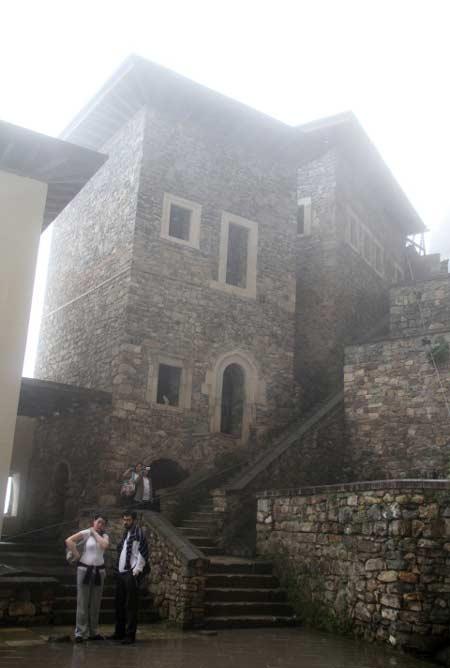 Varlığını 13. yüzyıldan itibaren sürdüren manastır, yerli ve yabancı turistlerin ilk ziyaret ettiği mekanların başında yer alıyor.