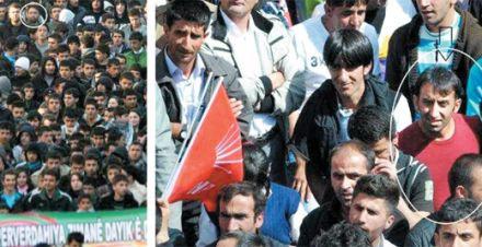 Daha önce illegal örgüt eylemlerinde görüntülenen BDP Yöneticisi Ferhat Eren, CHPnin Hakkari mitinginde Kemal Kılıçdaroğlunu izlerken kameralara bu şekilde yansıdı.