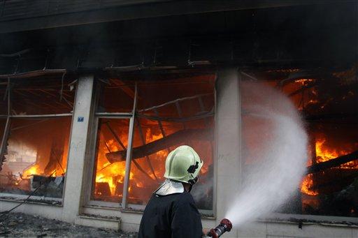 Yunanistan alev alev yandı