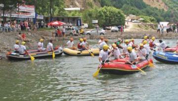 Rize'nin Ardeşen ilçesinde düzenlenen 5. Uluslararası Fırtına Rafting Şenliği, başladı.