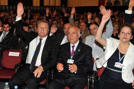DSP'nin Olağanüstü Kurultayında, genel başkanlık seçimi için oylamaya geçildi. 16 genel başkan adayınından 9'u çekilirken adayların konuşmaları sırasında sert tartışmalar yaşandı.