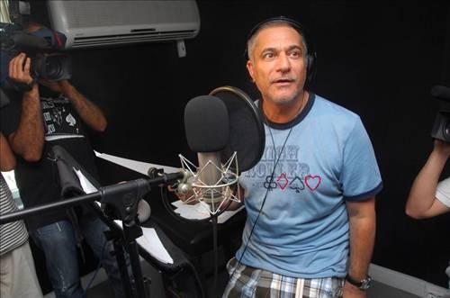 Mehmet Ali Erbil<br>

"K&uuml;&ccedil;&uuml;kken tek dileğim, hariciyeci olmaktı. Ama komedyen oldum, sunucu oldum..." "Oğlum Ali Sadinin iyi bir eğitim almasını istiyorum. Asıl istediğim futbolcu olması ama kısmet..."