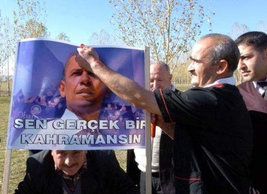 Vanın Gürpınar İlçesi Çavuştepe Köyü sakinleri ABD'nin 44'üncü Başkanı seçilen Barack Obama için 44 kurban kesip, davul zurna eşliğinde halaylar çekti.