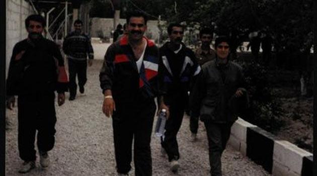 Terörist başı Abdullah Öcalan'ın bilinmeyen fotoğrafları... Öcalan'ın plajda ve kaldığı villanın havuzunda yüzerken, futbol oynarken, kadın teröristlerle doğum günü kutlarken görüntüleri çıktı.