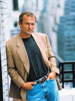 John Grisham 15 milyon dolarlık gelirle sekizinci sırada yer alıyor.