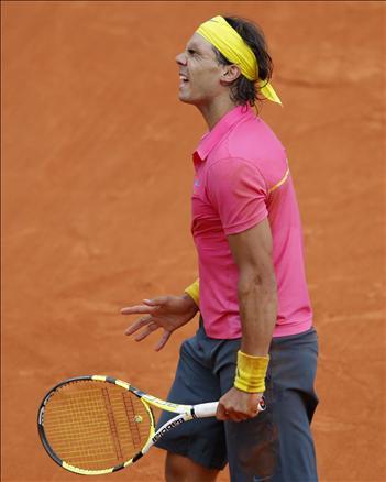 Pariste Roland Garros santrkortunu dolduran on binlerce seyirci, tarihi bir maça tanıklık ettiler ve Nadalın Fransa Açıka tarihi vedasını seyrettiler. 1 Numara Nadal sürpriz bir şekilde elendi