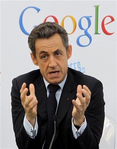 Fransa Cumhurbaşkanı Nicolas Sarkozy, Paris'te yeni Google merkezi'nin a&ccedil;ılışına katıldı. G&uuml;ney ve Doğu Avrupa, Orta Doğu ve Afrika'ya hizmet vermesi planan merkezin a&ccedil;ılışına Enerji ve Sanayi Bakanı Eric Besson tarafından karşılanan Sarkozy, Fransa olarak b&uuml;y&uuml;k ekenomik şirketlerin g&uuml;venini kazanmak ve onların kazan&ccedil;larını artırmak i&ccedil;in ellerinden geleni yapacağına s&ouml;z verirken, Amerikan dostluğuna da vurgu yaptı. <BR><BR>A&ccedil;ılışta Sarkozy'nin yaptığı konuşma sırasında kullandığı mimikler, onun beden dilini ustaca kullandığını hatta bedeninin bir hayli geveze olduğunu g&ouml;zler &ouml;n&uuml;ne serdi.  <BR><BR>İşte sarkozy'nin a&ccedil;ılış t&ouml;renin &ouml;n&uuml;ne ge&ccedil;en beden dili şovu... <Br><BR>
(<B>Haber 7</B> - Fotoğraflar: <B>Abaca</B>)